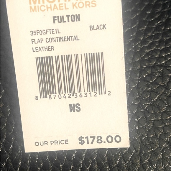 Michael Kors Fulton Flap Continental Wallet. - Picture 6 of 6